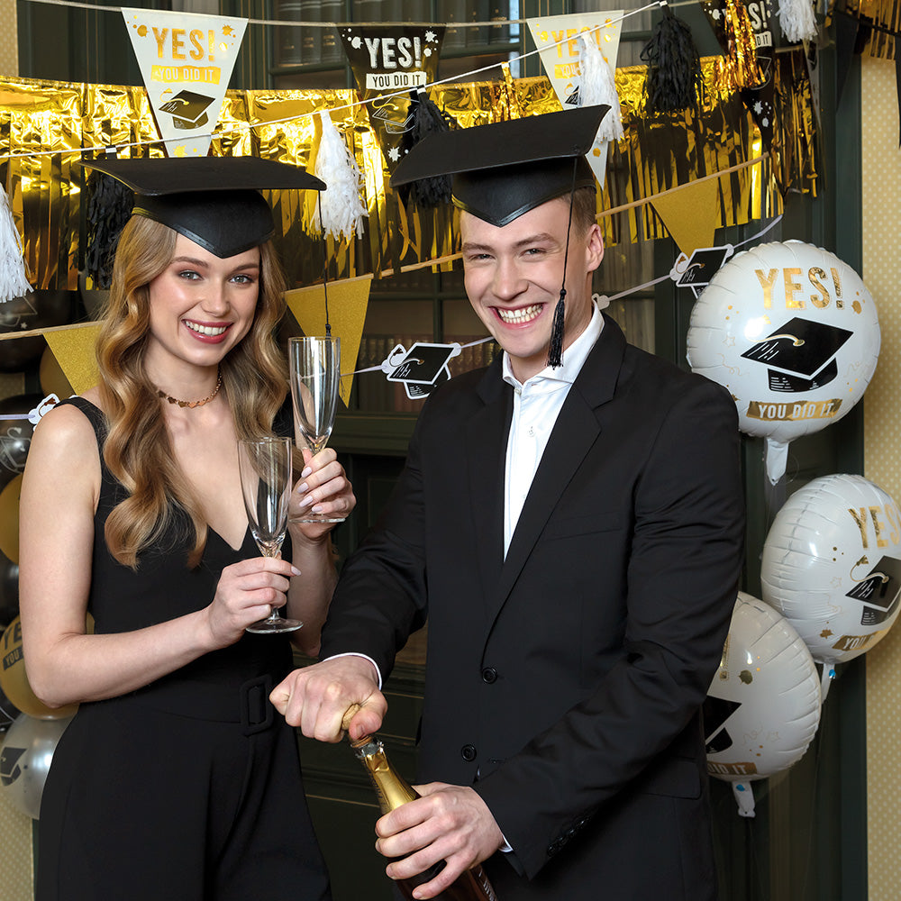 Mortarboard Diplômé - Toque Académique Noire avec Gland
