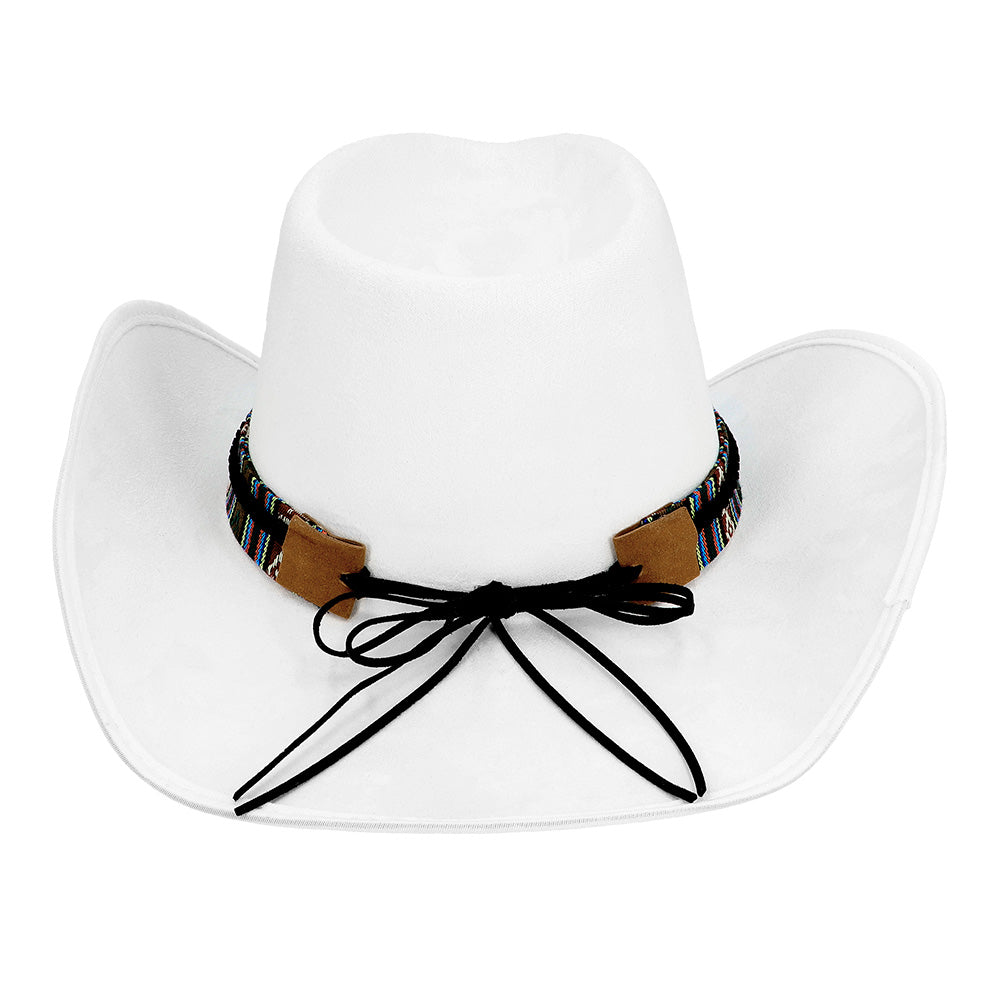 Chapeau Cowboy Blanc avec Ruban Ethnique et Crâne de Taureau