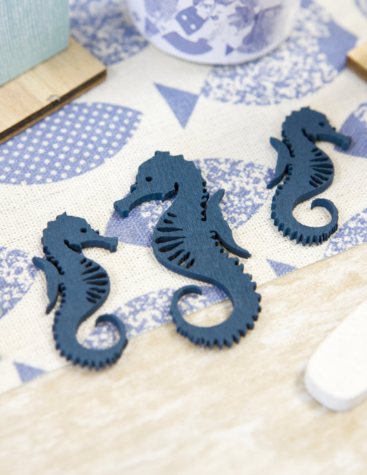 10 Confettis en bois hippocampe bleus 6 et 4,5 cm