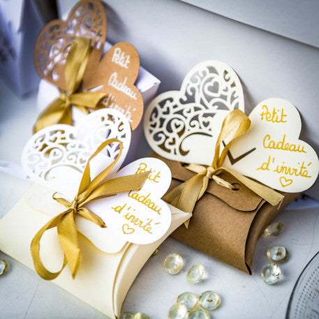 10 Boites blanches avec ruban satin or 10 x 7,5 cm