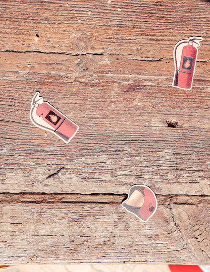 100 Confettis en papier pompier rouge et or 2 à 4,5 cm