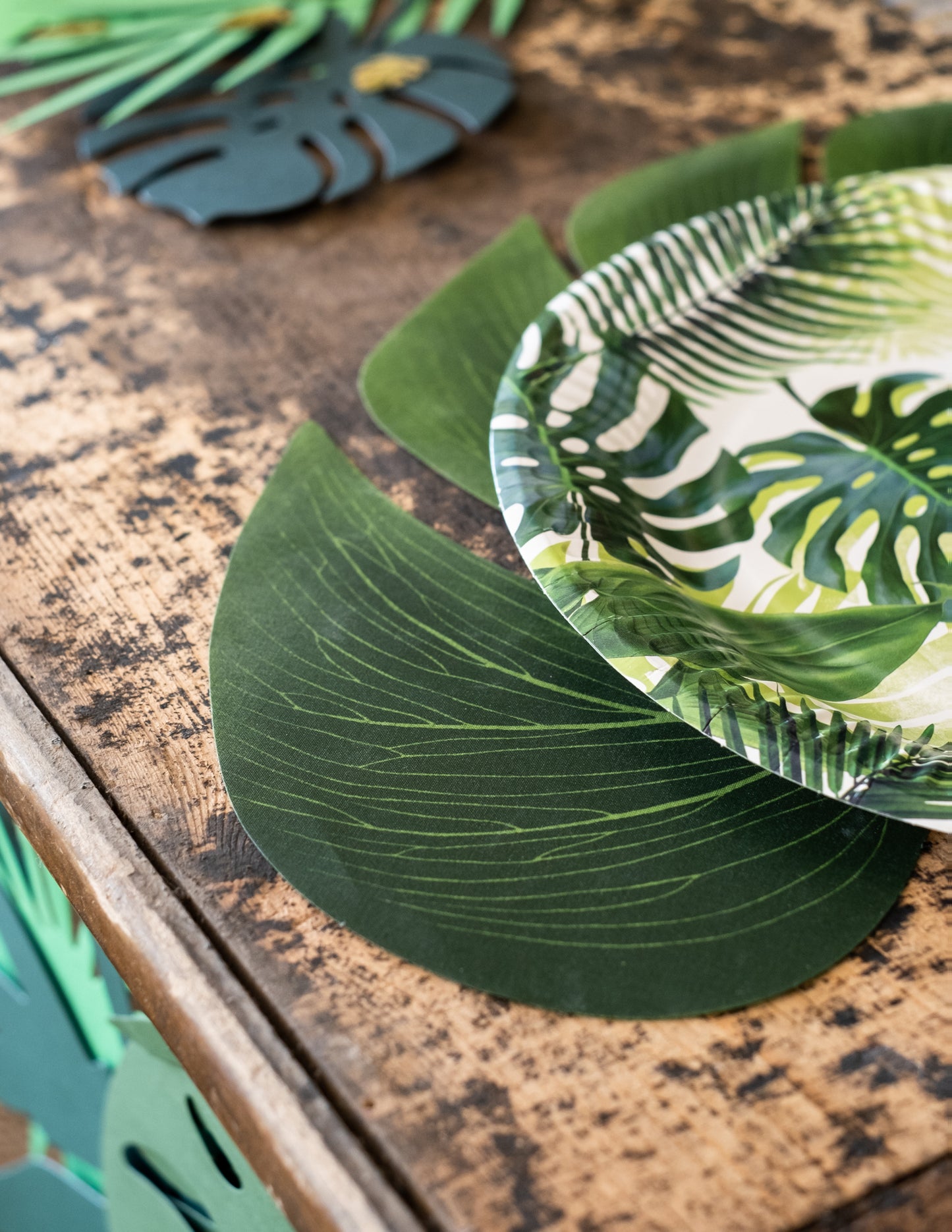 4 Feuilles de Monstera en plastique vert 34 x 29 cm