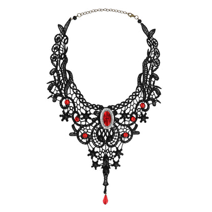 Collier Gothique Dentelle Noire avec Cristaux Rouges