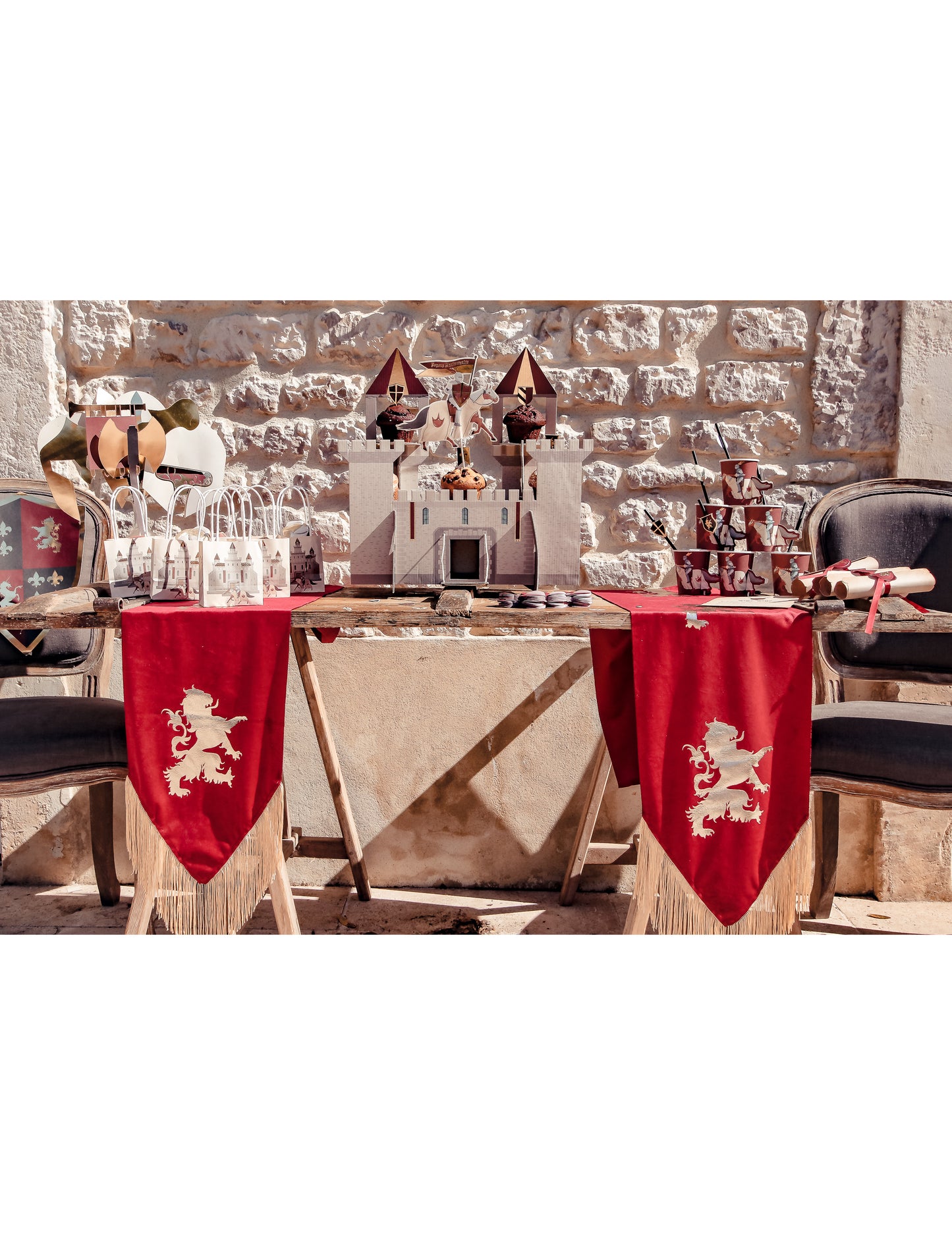 Chemin de table blason velours bordeaux 28 x 140 cm