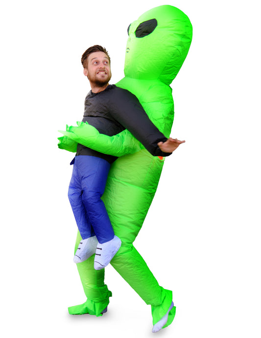 Déguisement gonflable porté par un alien adulte