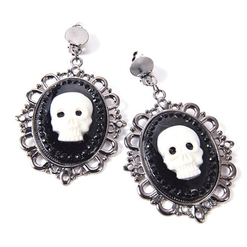 skull earrings